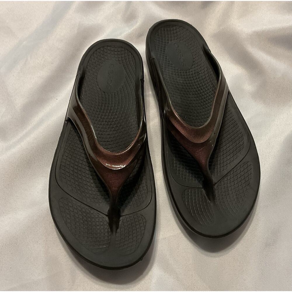 OOFOS - Ooh La La Sandals Flip Flops Women size 11 EU 42 metallic pink